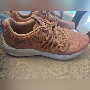 PUMA Women’s Prowl Alt Mesh Speckle Sneaker 7 Us Womens